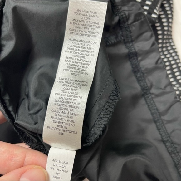 Chico's Black and White Patterned Hooded Vest size 1 - Picture 3 of 5